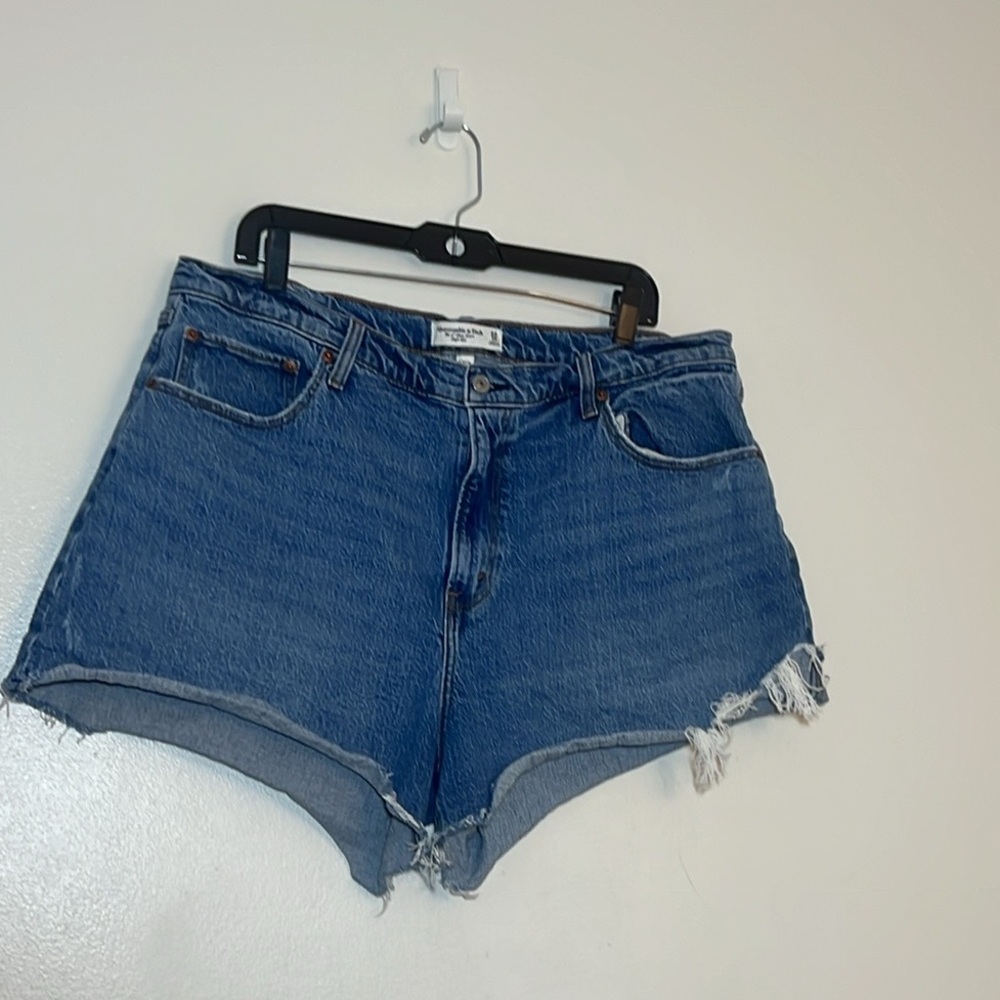 Abercrombie & Fitch High Rise Mom Blue Denim Jean Shorts 34 / 18